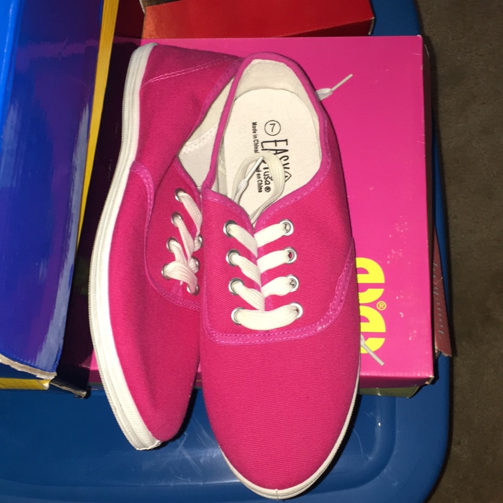 Pink Easy Spirit shoes. Size 7